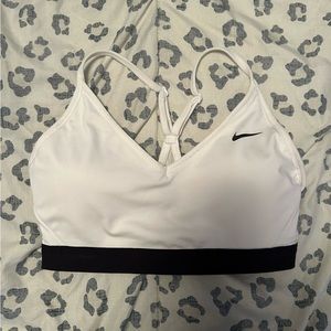 NIKE sports bra. brand new. size M